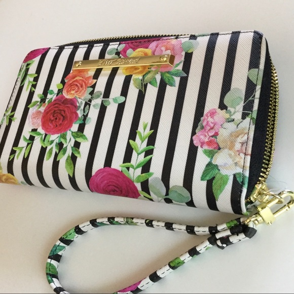 NEW 🎉HP!🎉Betsey Johnson Wristlet